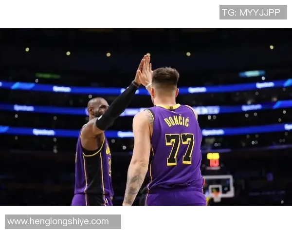 快船与湖人激战西部决赛谁能在洛杉矶德比中笑到最后